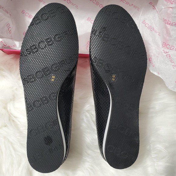 BCBG Vintage Snakeskin Flats NWOT - Picture 6 of 8